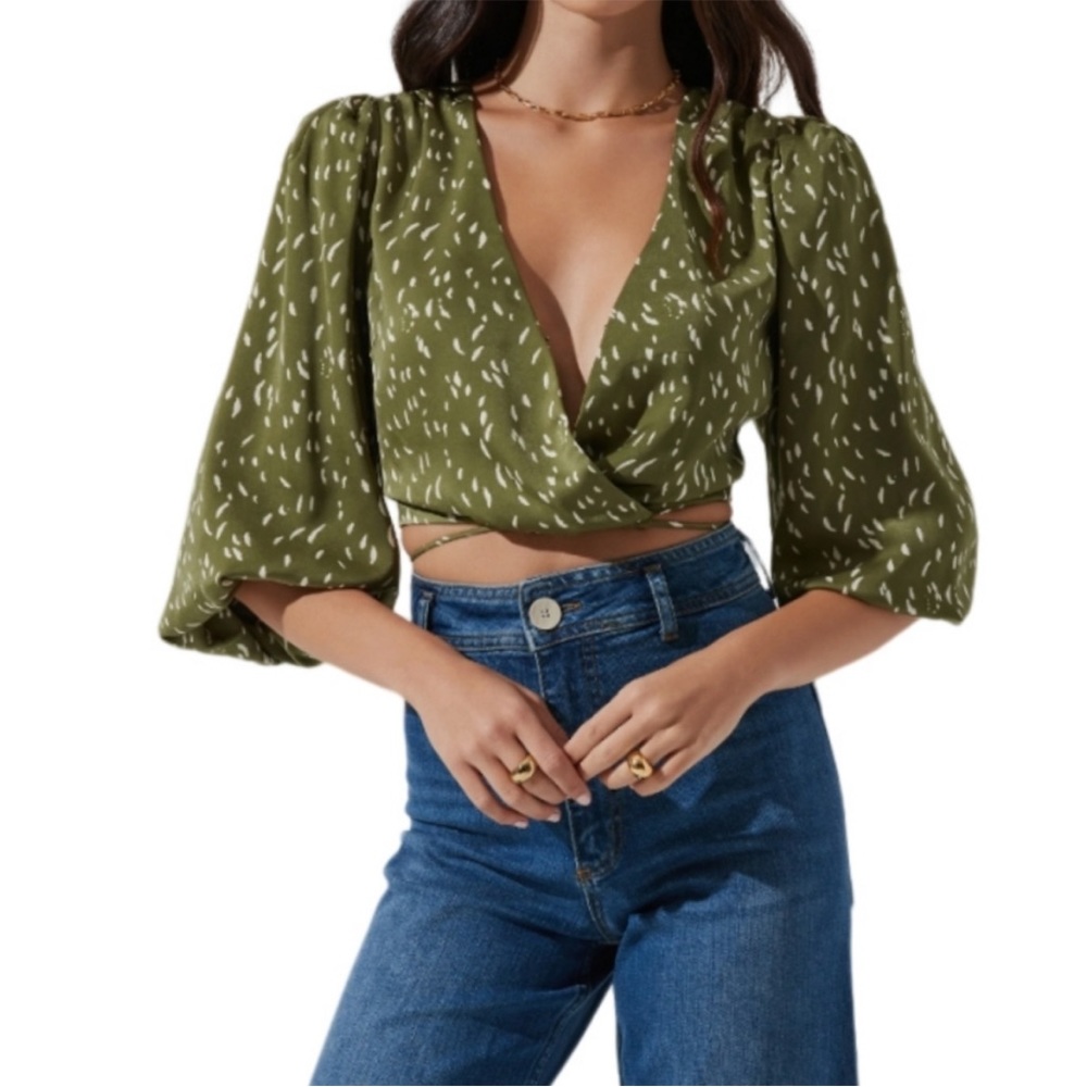 ASTR the Label Wrap Front Back Cutout Top - GREEN FLECKS XS